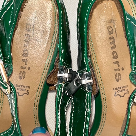 Tamaris (39) green patent leather sandals with stacked wooden heels. - Picture 9 of 12